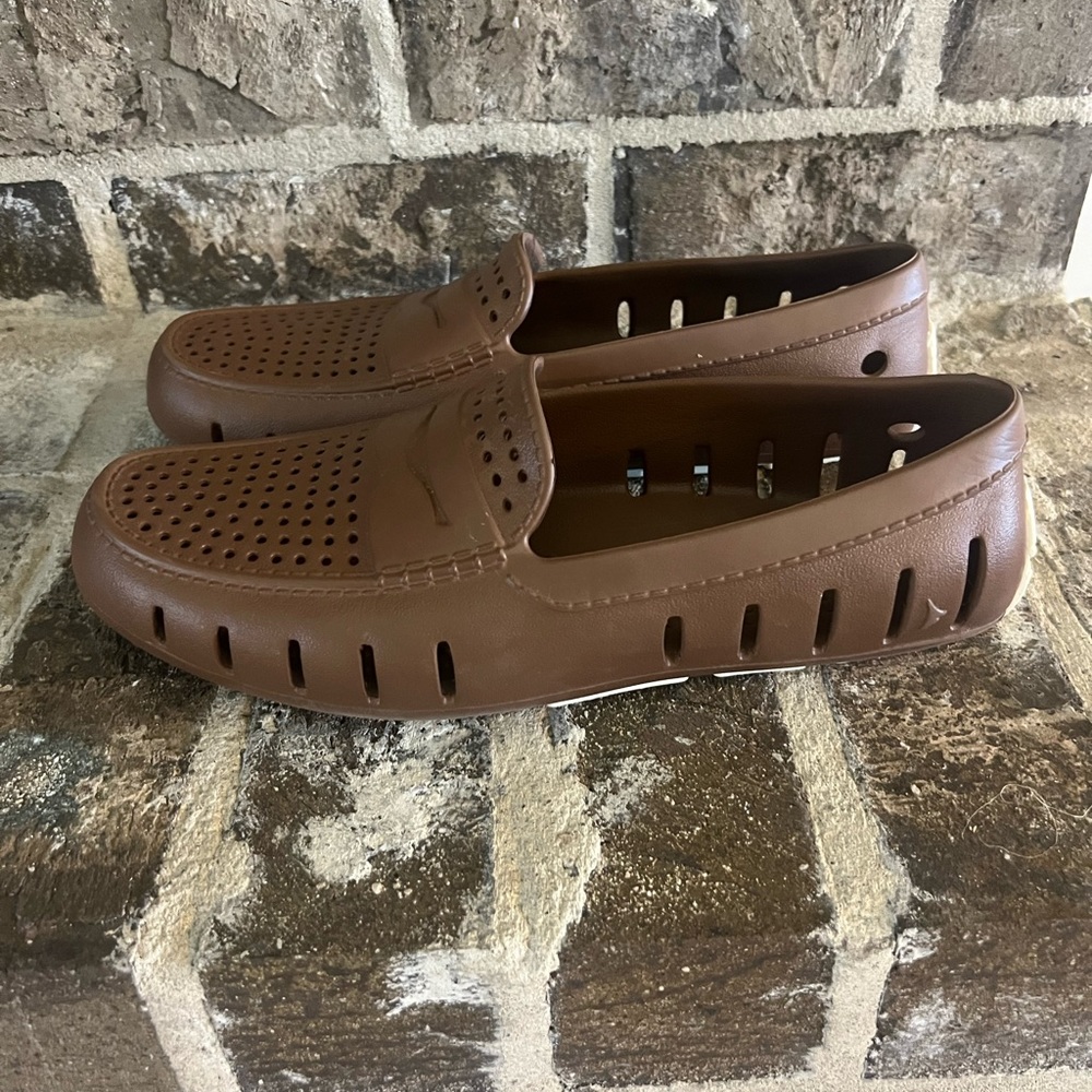 Mens Floafers size 9- worn once